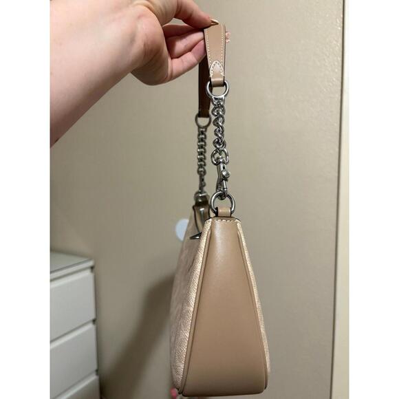 Coach - Picture 3 of 3